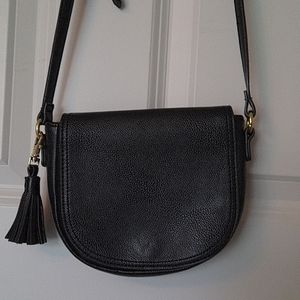 Black shoulder bag